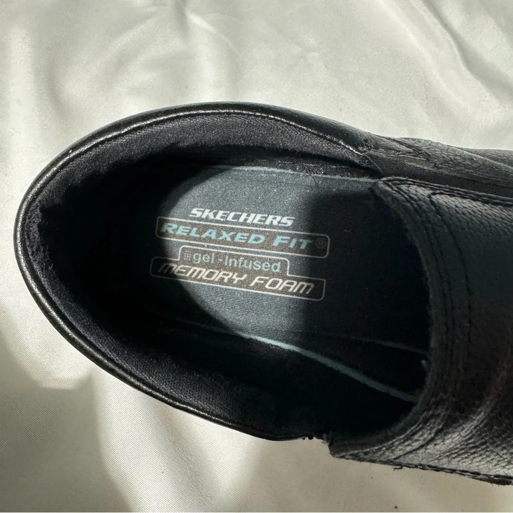 Sketchers Leather/Synthetic Upper Slip-on Shoes  Black Tan soles Size 10 - Picture 2 of 9